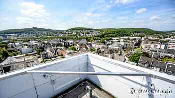 Siegen: Dieses Klinik-Logo leuchtet weit über Stadt und HTS - WP News