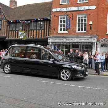 Spontaneous applause as Sir Ray Tindle's hearse passes through Farnham town centre | bordonherald.com - Bordon Herald