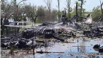 Grado, le fiamme divorano uno storico casone in laguna - Il Piccolo