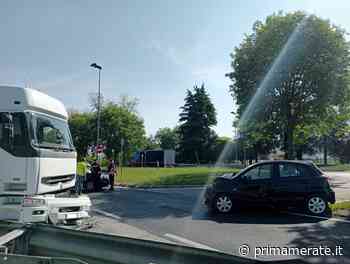 Terribile scontro auto camion: traffico in tilt - Prima Merate
