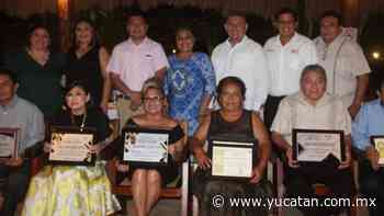 Emotivo homenaje a los docentes en Ticul - El Diario de Yucatán