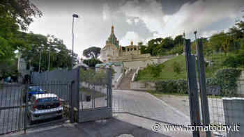 In fiamme il capanno del giardiniere della chiesa ortodossa