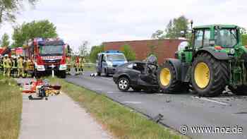 Fahrbahn mehrere Stunden gesperrt: Autofahrer stirbt bei Frontalzusammenstoß mit Traktor in Uplengen - NOZ