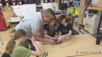 Saskatoon classroom gets creative to reduce electronic waste