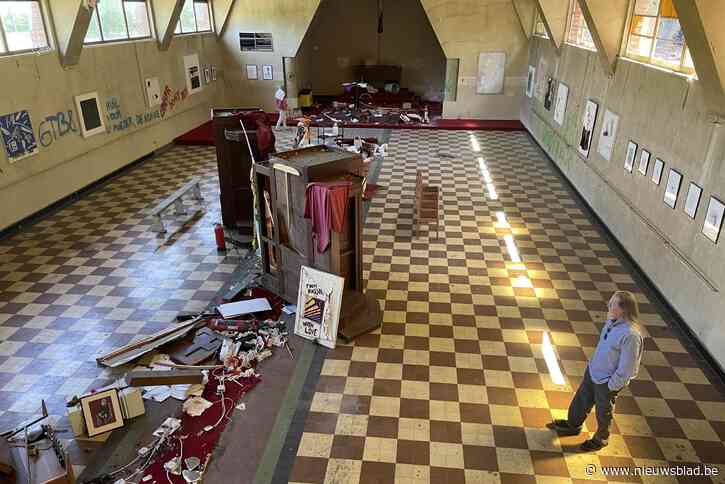 Kunstenaar gebruikt vandalenstreken in kerkje als statement tegen geweld