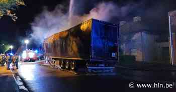 Oplegger met industrieel afval vat vuur in loods - Het Laatste Nieuws