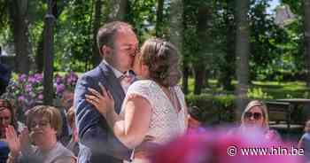 Eerste openluchthuwelijk in Wielsbeke, en dan nog op vrijdag de dertiende - Het Laatste Nieuws
