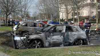 Melzo, incendio al parcheggio della stazione: fiamme ed esplosioni - IL GIORNO