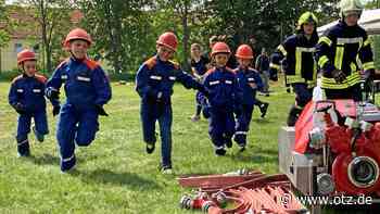 Warum sich junge Feuerwehrleute in Dornburg von Löwen verfolgt fühlen