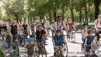 Demonstration: Hunderte bei Fahrraddemo Kidical Mass in Hamburg
