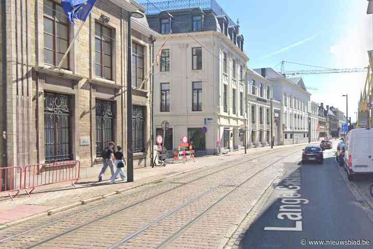 Botsing tussen tram en lichte vrachtwagen in Antwerpen: 79-jarige tramreiziger raakt lichtgewond