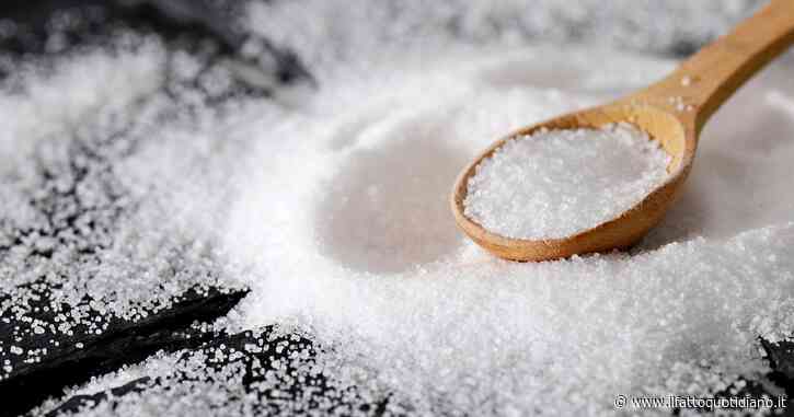 Mangiamo ancora troppo sale, ecco dove si nasconde e i “trucchi” per diminuirne il consumo. La parola al dottor Pigozzi