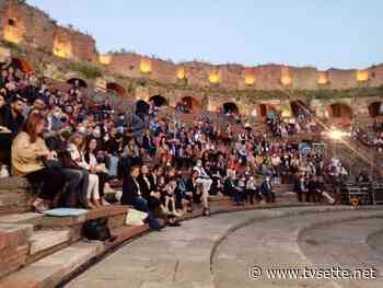 SERATA MAGICA AL TEATRO ROMANO DI BENEVENTO. SUL PALCO I PREMIATI DEL CONSORSO “IO FILOSOFO” - TV Sette Benevento