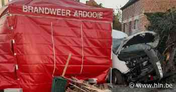 Bestuurder sterft na klap tegen boom: dertiger laat dochtertje van 10 maanden achter - Het Laatste Nieuws