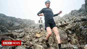 Bristol ultra runner breaks Wainwright peaks record - BBC