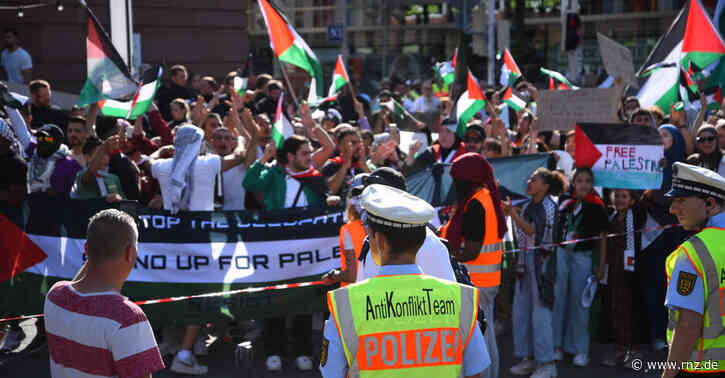 Mannheim:  Demo und Gegendemo zu "Solidarität mit Palästina"