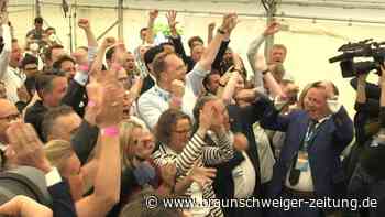 CDU-Anhänger feiern Wahlsieg in NRW