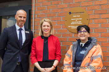 Transport Minister visits the new Scotland’s Railway £33m servicing depot - RailAdvent - Railway News