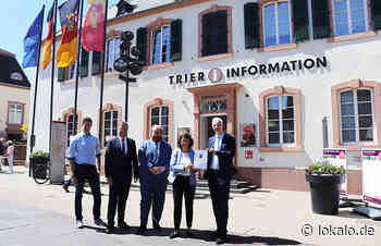 Tourismus barrierefrei und digital erleben: Fürderbescheid für Trierer Info-Zentrum übergeben - lokalo.de