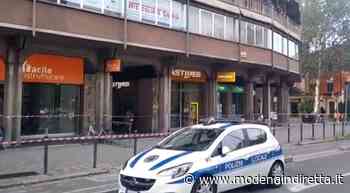 Modena, in via Giardini caduti calcinacci staccati da un palazzo - modenaindiretta.it