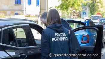 Modena, la banda delle Bmw colpisce ancora: saccheggiate due auto - La Gazzetta di Modena