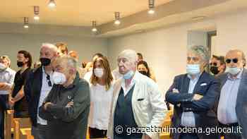 Modena, l'addio a Savigni: «Ciao Carlo, grande vecchio Non ti dimenticheremo mai» - La Gazzetta di Modena