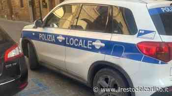 Fermo, multe alle auto. Ma anche quella della polizia locale è in divieto - il Resto del Carlino