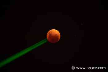 Amazing photos of the Super Flower Blood Moon lunar eclipse of 2022