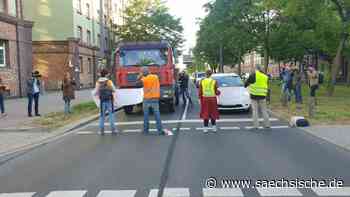 Dresden: Klimaschützer blockieren Hansastaße in Dresden - Sächsische.de