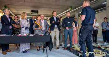 Premier bezoekt bouwwerf nieuwe brandweerkazerne op Open Wervendag - Het Laatste Nieuws