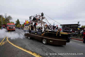 PHOTOS: Esquimalt Buccaneer Days draw hundreds after two-year break – Saanich News - Saanich News