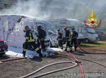 A fuoco camper parcheggiato a Sestri Levante, fiamme spente dai VVF - Liguria Notizie