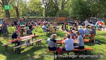 Flohmarkt-Idyll im Mattstedter Pfarrgarten - Thüringer Allgemeine