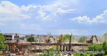 Abriss an der Turmstraße in Aachen: Vier Bagger „fressen“ sich durch den Brückenbeton