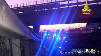 Schianto tra auto poco prima dell'alba: due feriti soccorsi dai vigili del fuoco - BresciaToday