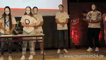 „Tragt sie mit euren Herzen hinaus“: Bad Aiblinger Schüler zeigen für Zivilcourage Gesicht