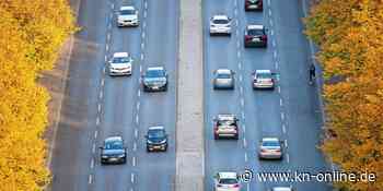 Um ein Kino zu besuchen: Frauen laufen über acht Fahrspuren und sorgen für Vollsperrung