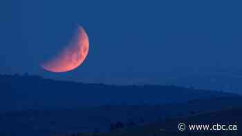 Total lunar eclipse a spectacular show for stargazers
