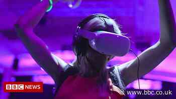 'I've got bass in a backpack': VR revives 1989 rave culture