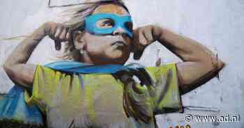 Muren overal ter wereld kleuren geel en blauw: Poetin moet het vaak ontgelden - AD.nl