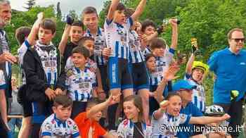 La carica dei cento giovanissimi ciclisti nel ricordo di Antonio Cibei - LA NAZIONE
