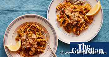 Thomasina Miers’ recipe for crab pasta al ajillo - The Guardian