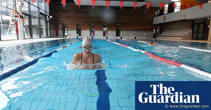 Grenoble approves wearing of burkini in public swimming pools