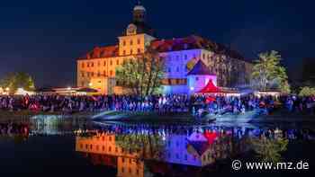 Zauber im Schlosspark Moritzburg: Tausende Gäste feiern in Zeitz wieder das Lichterfest - Mitteldeutsche Zeitung