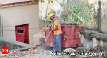 Kolkata: KMRC starts razing Bowbazar buildings