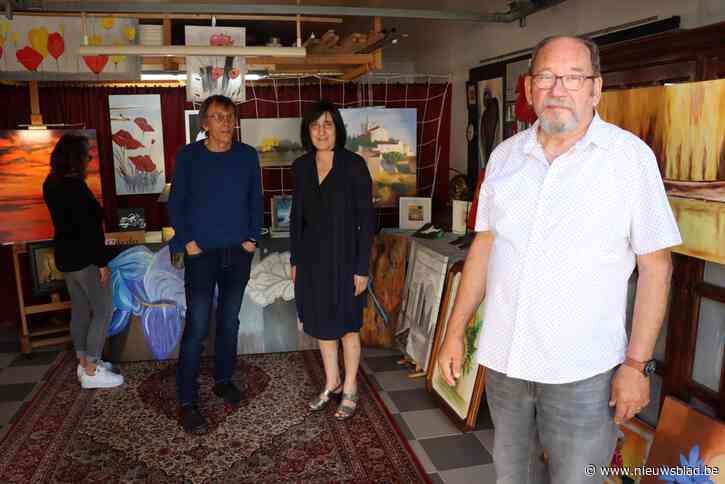 Lucien Pardo ontvangt kunstliefhebbers thuis in zijn atelier