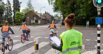 Jeugd Verkeers Examen zorgt eindelijk weer voor lint van fietsende scholieren door straten van Oosterhout - BN DeStem