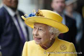 Queen beams as see makes surprise visit to Crossrail's Elizabeth Line