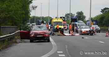 Wandelaar op E40 in Loppem aangereden door wagen - Het Laatste Nieuws