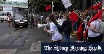 Campus ‘empty’ as Sydney Uni staff picket during strike action - Sydney Morning Herald